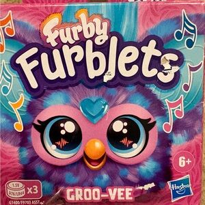 New! Official Furby Furblets Groo Vee